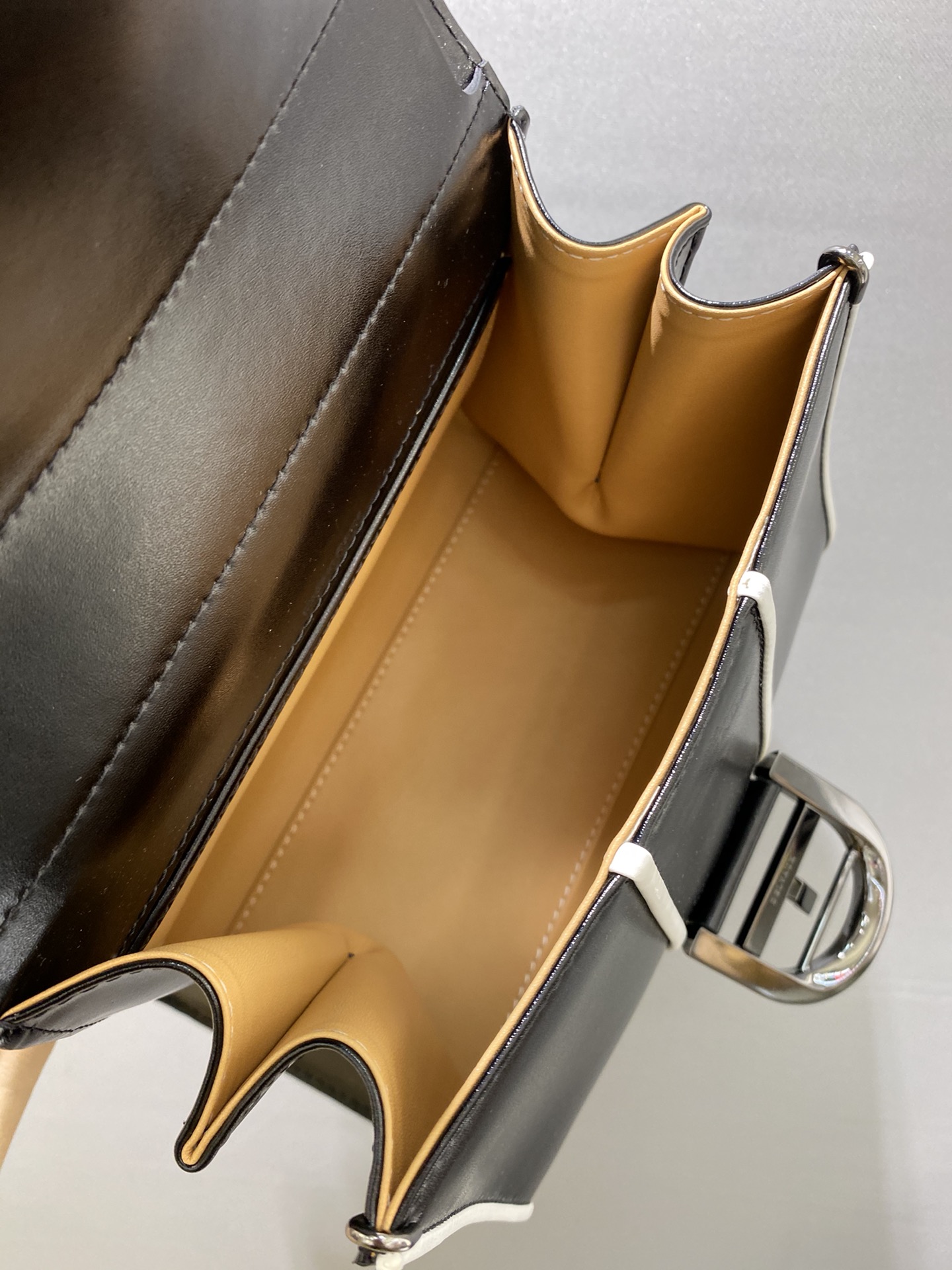 델보 브리앙 복스 토트백 미니